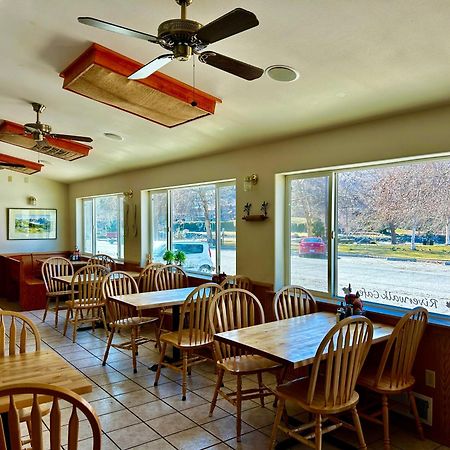 Riverwalk Inn Chelan Ngoại thất bức ảnh